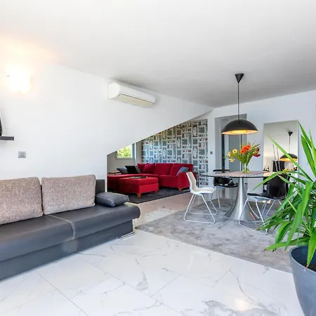 2 Bedroom Awesome In Krilo Apartmán *