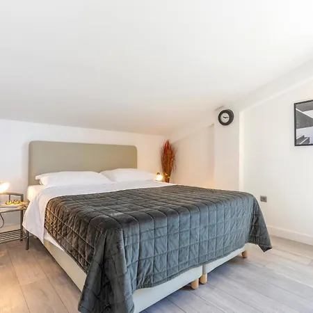 Krilo 24 * Jesenice (Split-Dalmatia)