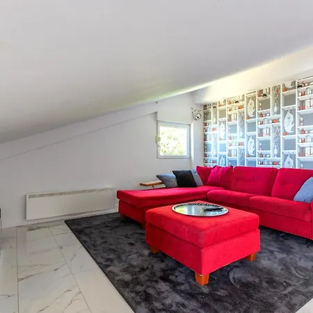 Gorgeous In Krilo With Jacuzzi Apartament